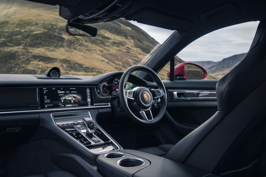 Интерьер Porsche Panamera Turbo 2016 года  (UK) (фото 13 из 16)